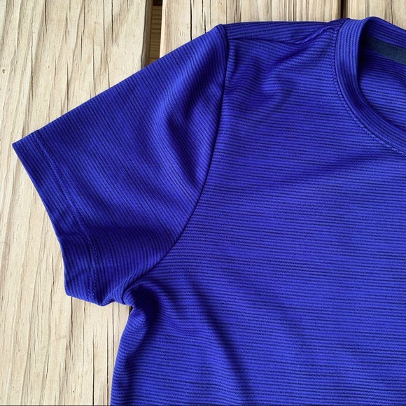 Under Armour Tee - Picture 2 of 7